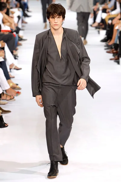 Look 28